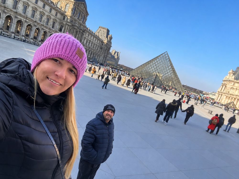 Nestor y Mayte en el Louvre